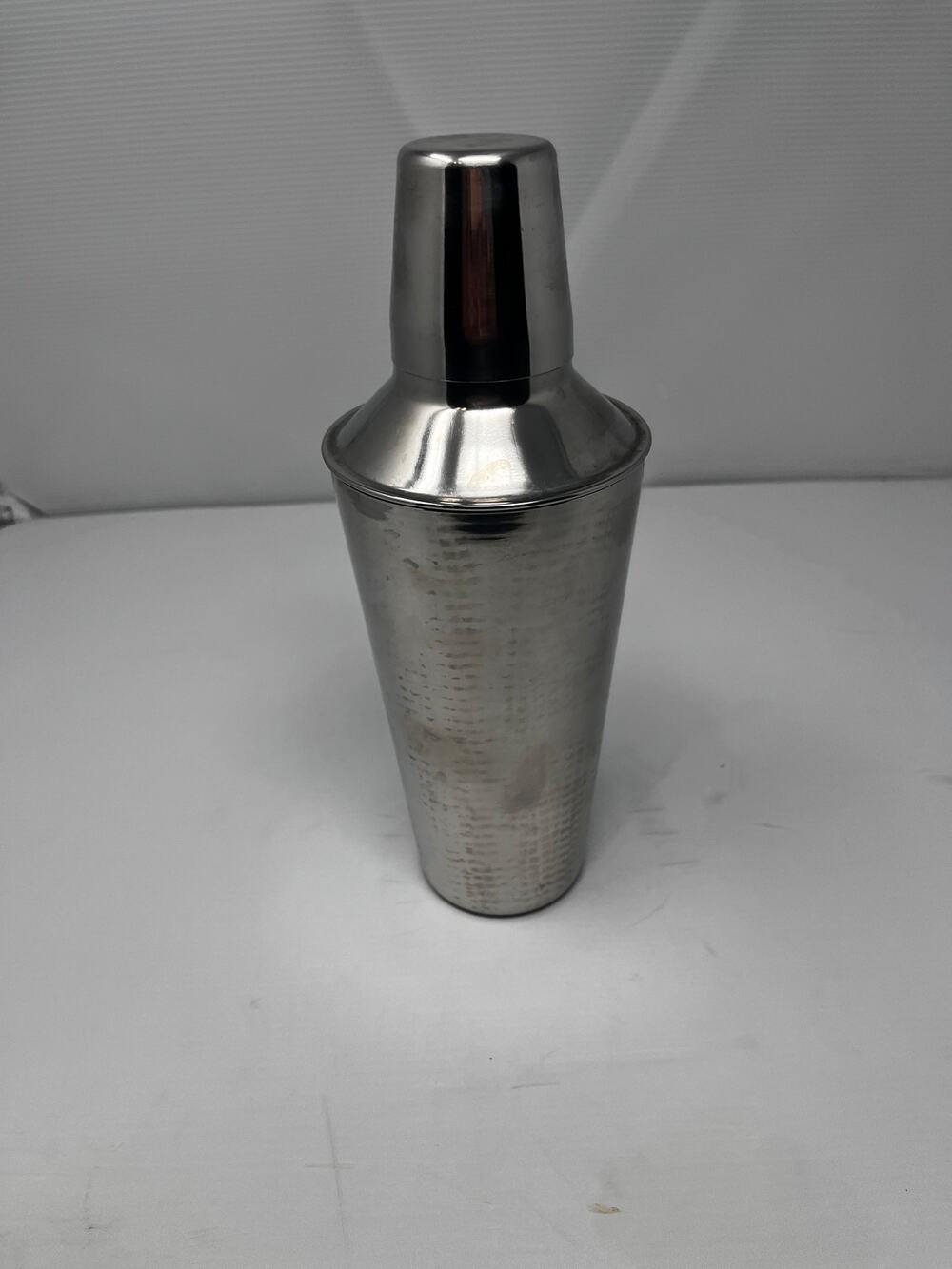 Cobbler Style Shaker w/ Built In Strainer No Brand PreOwned with Nicks & Stains